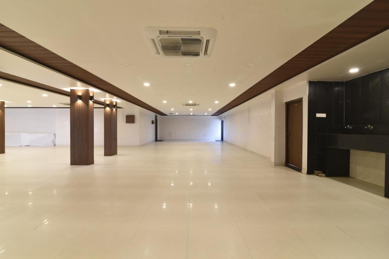Hotel Clove Bijāpur Exteriör bild